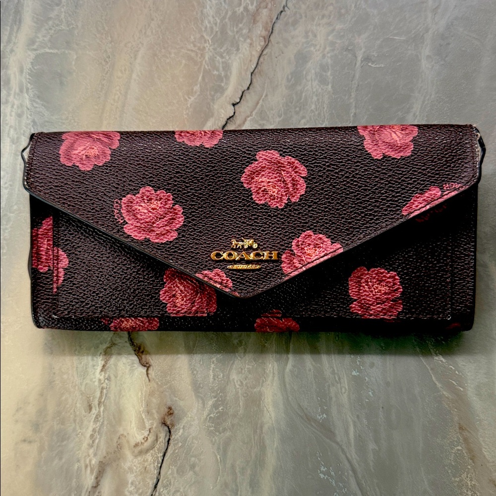 Vintage Coach Wallet – Burgundy with Pink Roses
Used condition.